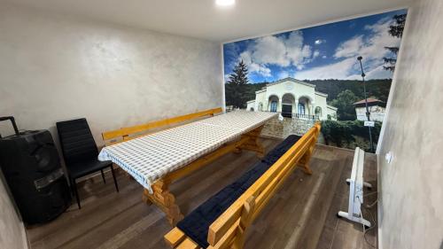a room with a bed and a mural on the wall at Vilasukovo in Sukovo