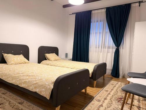 En eller flere senge i et værelse på Family House Pristol