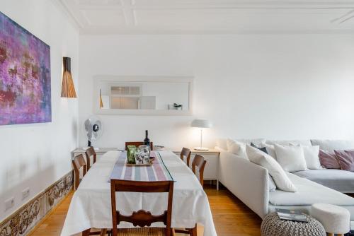 NEW TO BOOKING - Stunning Views - Authentic Lisbon Living
