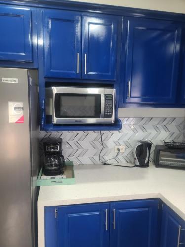 Een keuken of kitchenette bij Carnbee Cozy Cottage