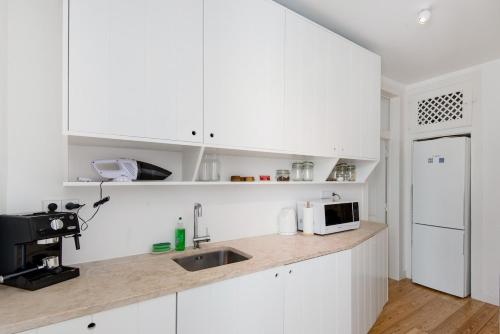 NEW TO BOOKING - Stunning Views - Authentic Lisbon Living