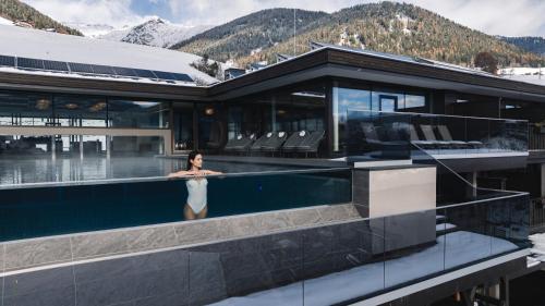 Terentnerhof 4*S active & lifestyle hotel — Pool view
