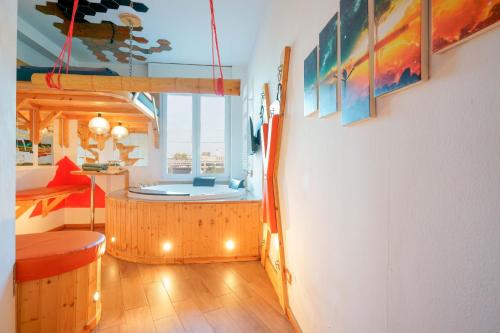 En eller flere senge i et værelse på 4Roomz