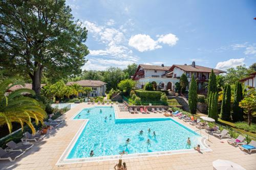 an image of a swimming pool at a resort at Résidence Pierre & Vacances La Villa Maldagora in Ciboure