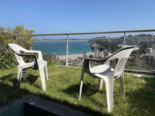 Appartement avec terrasse VUE MER plage de Trestraou à PERROS-GUIREC- Réf 904