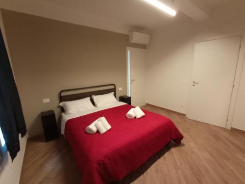 En eller flere senge i et værelse på Hello Parma