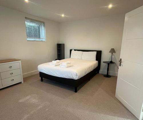 En eller flere senge i et værelse på The Minimalist's Retreat Oxford