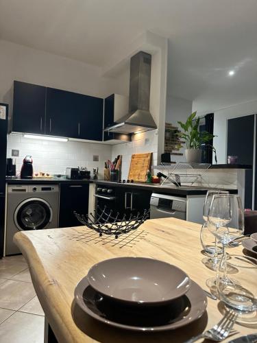 Cuisine ou kitchenette dans l'établissement Chez Louis