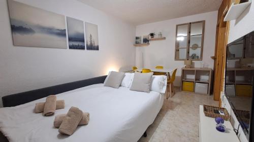 a bedroom with a large white bed with towels on it at PROBER_NEVADA II in Pas de la Casa