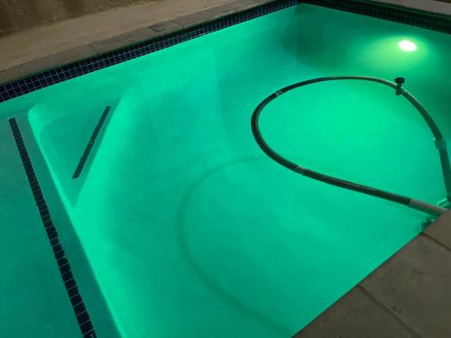 Swimmingpoolen hos eller tæt på Família BnB