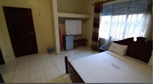 מיטה או מיטות בחדר ב-Nora's Guest House