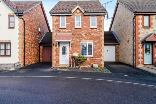 Modern Three Bedroom House Free parking wifi photo 12