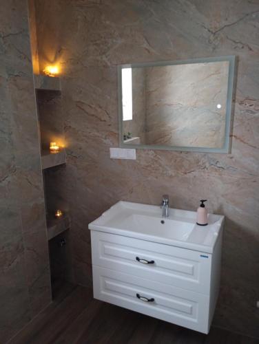 Bilik mandi di DAS Apartment