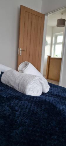 a bed with two towels sitting on top of it at Contractors & Families Large Drive M1 M69 Wifi in Leicester