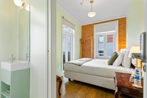 1898 Home & Suites