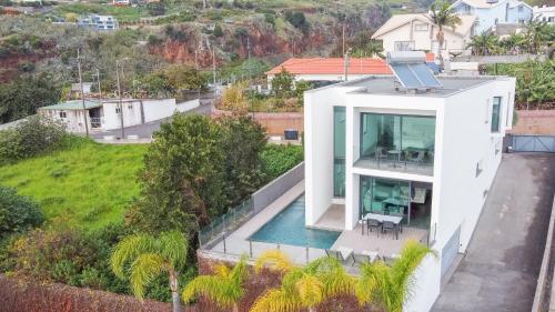 Tòa nhà nơi biệt thự tọa lạc