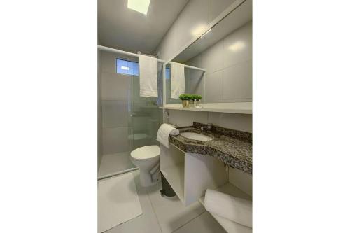 Et badeværelse på Beach Townhouses I Triplex Perto da Praia By Carpediem