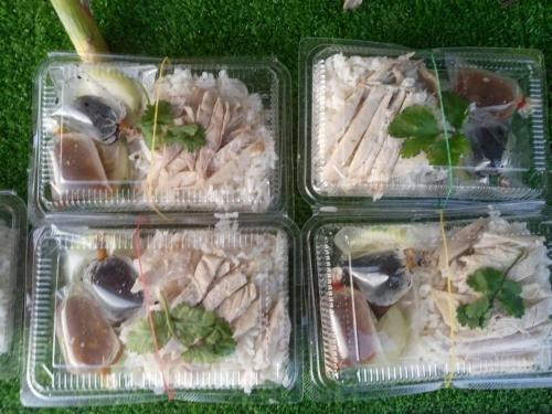 Jídlo v hostelu nebo okolí