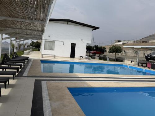 Het zwembad bij of vlak bij Vista a Mar