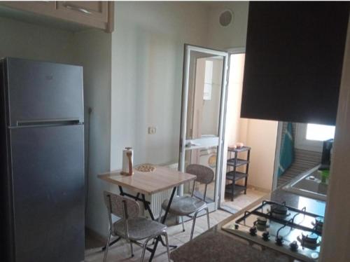 een keuken met een tafel en een tafel en een koelkast bij Stanislava House in Sfax