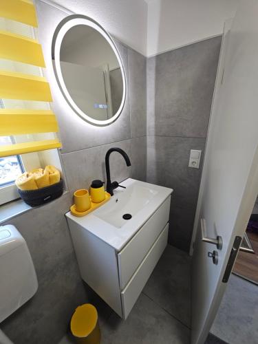 Et badeværelse på Allgaeuerferienwohnung Schneider