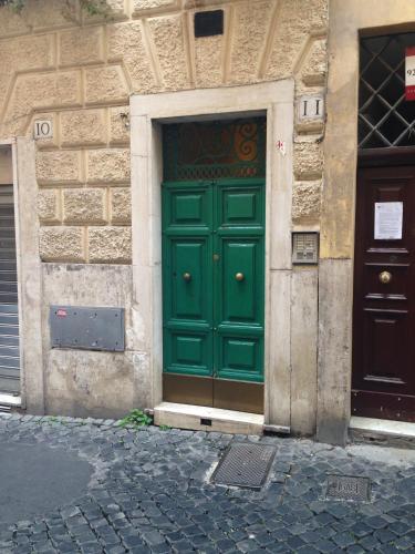 Small Navona Studio