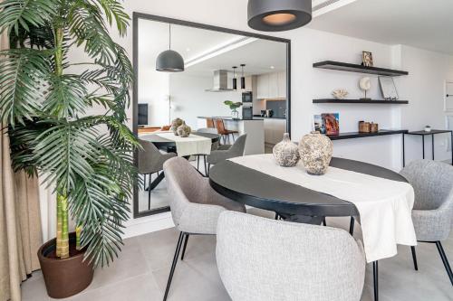 SR Oasis 325 luxury 3BDR with Sea View