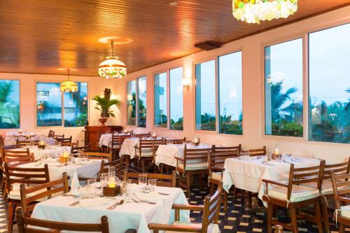 Restoran või mõni muu söögikoht majutusasutuses Decameron Cartagena - All Inclusive