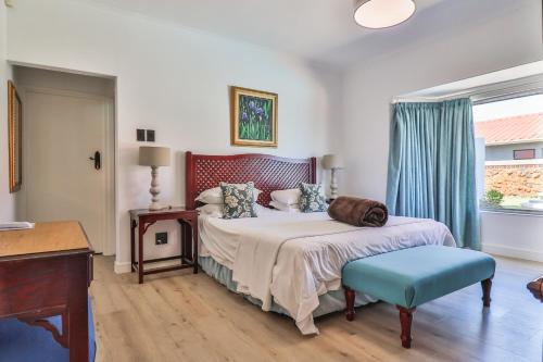 Postel nebo postele na pokoji v ubytování Sandbaai Country House