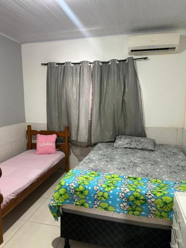 Giường trong phòng chung tại CASA TEMPORADA PRADO-BA