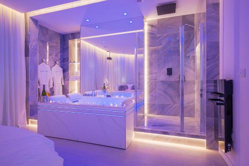24h du Mans, Jacuzzi Privatif, Lit XXL, Sofa Tantra, Jardin