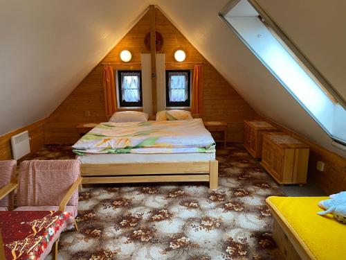 Postel nebo postele na pokoji v ubytování Chalupa Obora