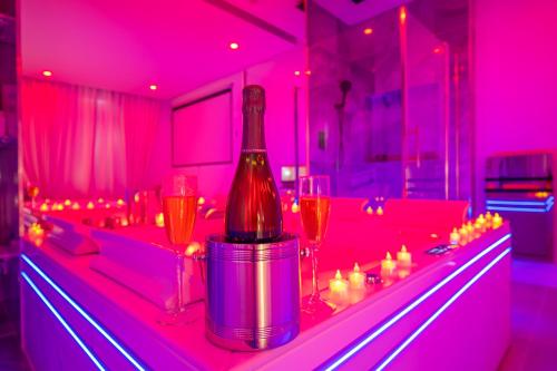 Jacuzzi Privatif, Lit Rond XXL, Sofa Tantra, Jardin