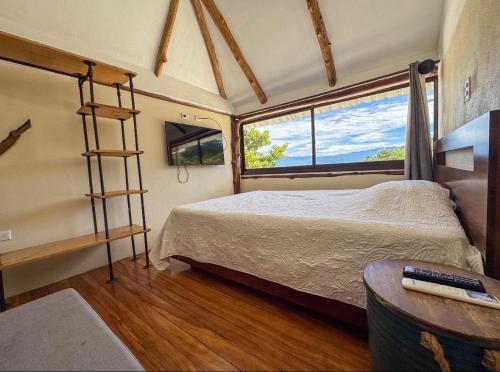 Giường trong phòng chung tại Silencio Verde