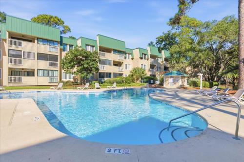 Beach-Ready Hilton Head Condo w Resort Amenities photo 3