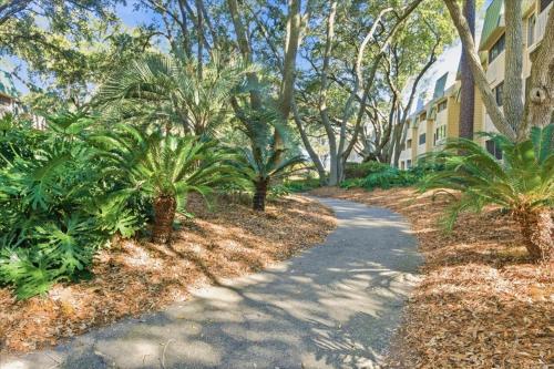 Beach-Ready Hilton Head Condo w Resort Amenities photo 35