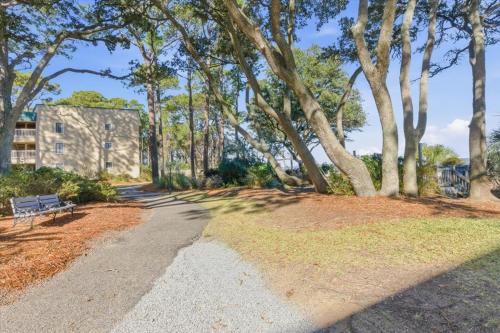 Beach-Ready Hilton Head Condo w Resort Amenities photo 39