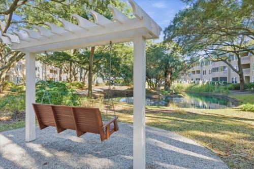 Beach-Ready Hilton Head Condo w Resort Amenities photo 41