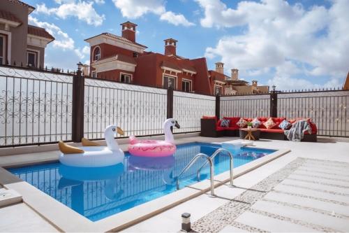 Private Pool Twin House with Roof Nayoum Compound