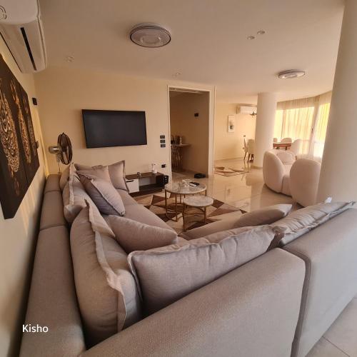 Heliopolis Ultra Luxury Panoramic Apt Near Cairo Airport