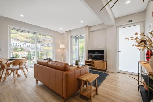 Modern Flat Just Steps From Shore