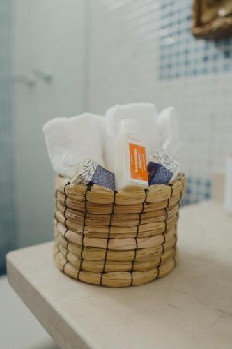 a basket sitting on top of a counter at Casa de Pinos Hotel Boutique in Bucaramanga