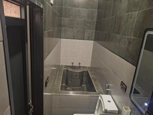 Et badeværelse på Moroccan-style apartment mountain and coastal view