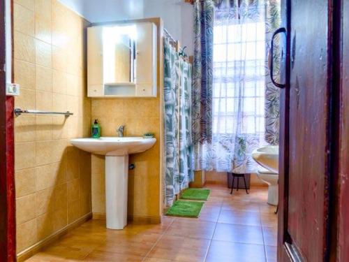 Et badeværelse på Apartament VERA 2 plus 2 gratis w Casa Verde de Guia
