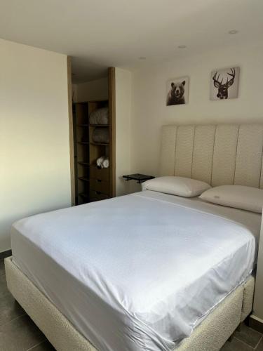 Postel nebo postele na pokoji v ubytování Sabaneta, Parque, Excelente ubicaciòn, Comodo, Buena vista