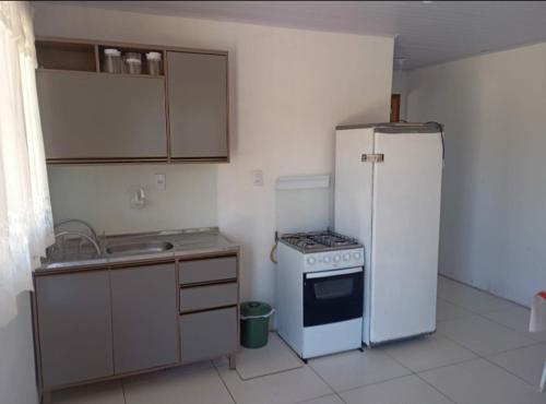 Nhà bếp/bếp nhỏ tại Casa praia picarras centro