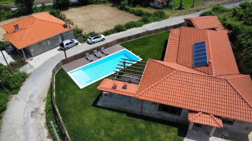 Het zwembad bij of vlak bij Refúgio do Vale