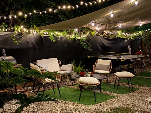 En have udenfor RV in the Little Jungle by Legnalife