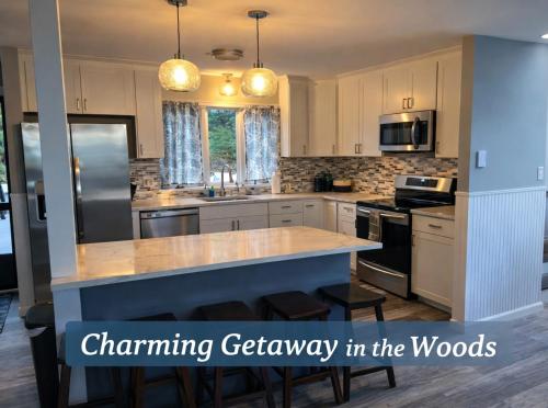 a kitchen with a large island in the middle at Modern 3BR Townhouse Near Kalahari, Aquatopia & Great Wolf in Tannersville