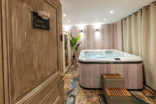 La Touraque by Evasion Riviera, Vieil Antibes, Remparts